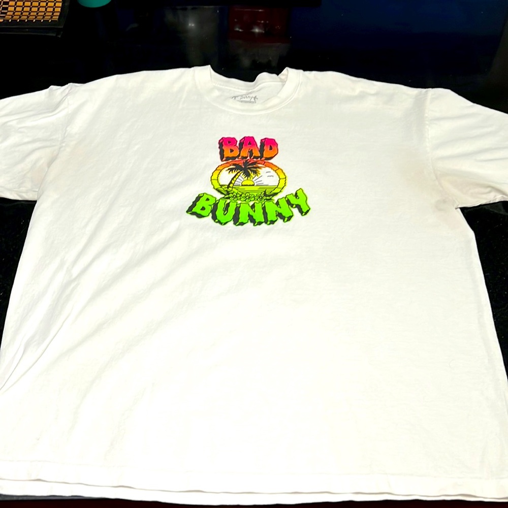 Bad bunny, Un Verano Sin Ti world tour tee shirt